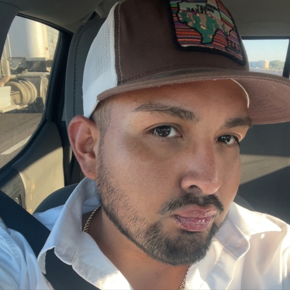 Poshmark profile picture for @santillan